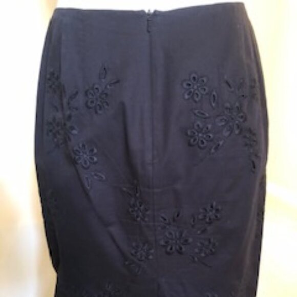 Talbots Casual Lined Cotton Skirt Embroidered Floral + Scalloped Hem Blk Sz 8 - Picture 3 of 4